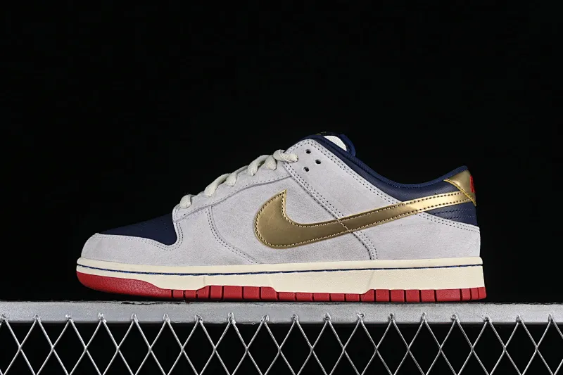 All Categories Nk SB Dunk Series Nk SB Dunk Low Low-top sneakers Foreign trade version Nk Dunk Low Rro "Old Spice" White, blue and gold SB low-top sports and leisure sneakers 304292-272
